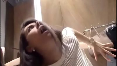 Novinha Perfeita Usando Vibrador No Provador USA Vid