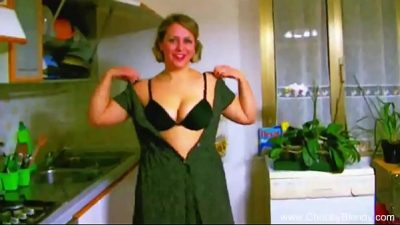 Chubby Blondy – Retro Italian Housewife Kitchen Blowjob