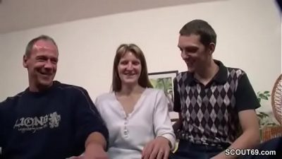 Scout69 Com – Deutsches Paar Macht Ihren Ersten Dreier Mit Fremden Typ