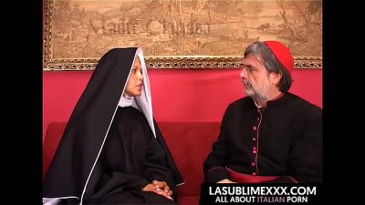 Freeitalianporn – راهب يذهب إلى الحبال ويمارس الجنس مع فتاة صغيرة