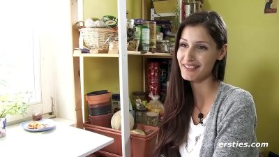 Deutsche Studentin Masturbiert Sinnlich Vor Kamera