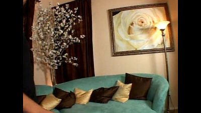 امرأة سمراء جميلة الملاعين