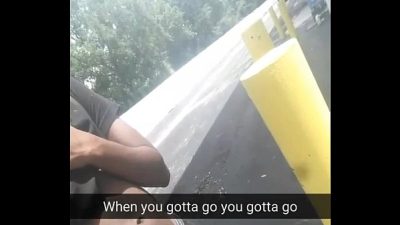 Mendigo Dotado Fazendo Xixi Na Rua