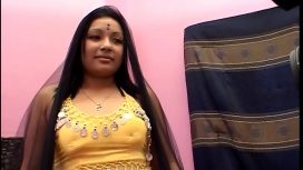 Muschis Live – Chubby Indian Sister In Law Is Doing Her First Porn Casting Hindi Movie