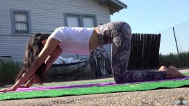 Covid Couple – Sexy Yoga Pants Workout